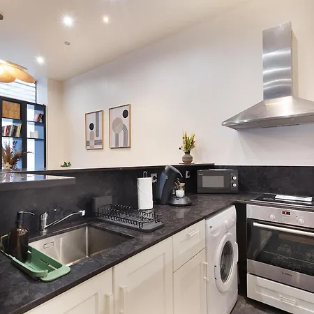 Apartment Et Chaleureux 17eme *