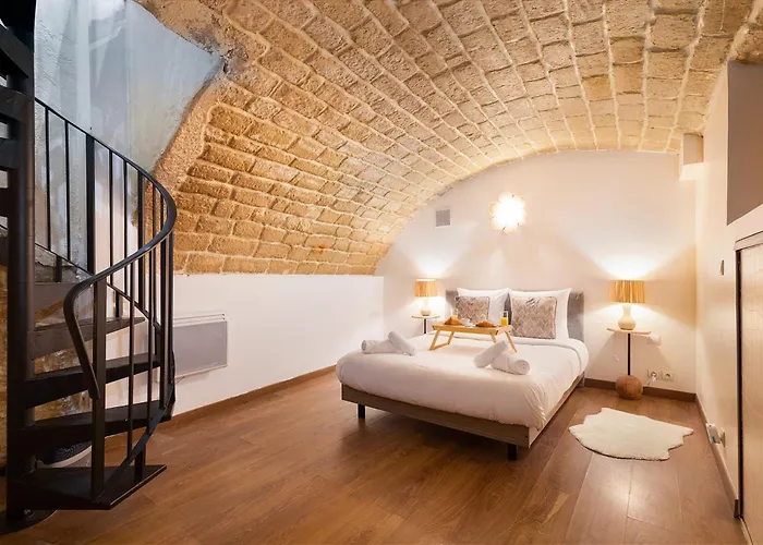 Apartment Et Chaleureux 17eme *