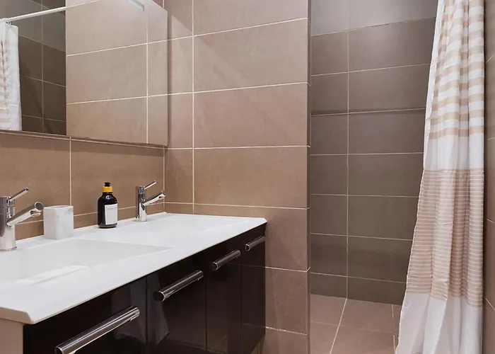 Apartment Et Chaleureux 17eme *