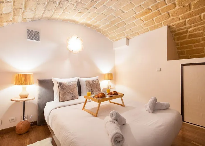 Et Chaleureux 17eme Apartment Paris